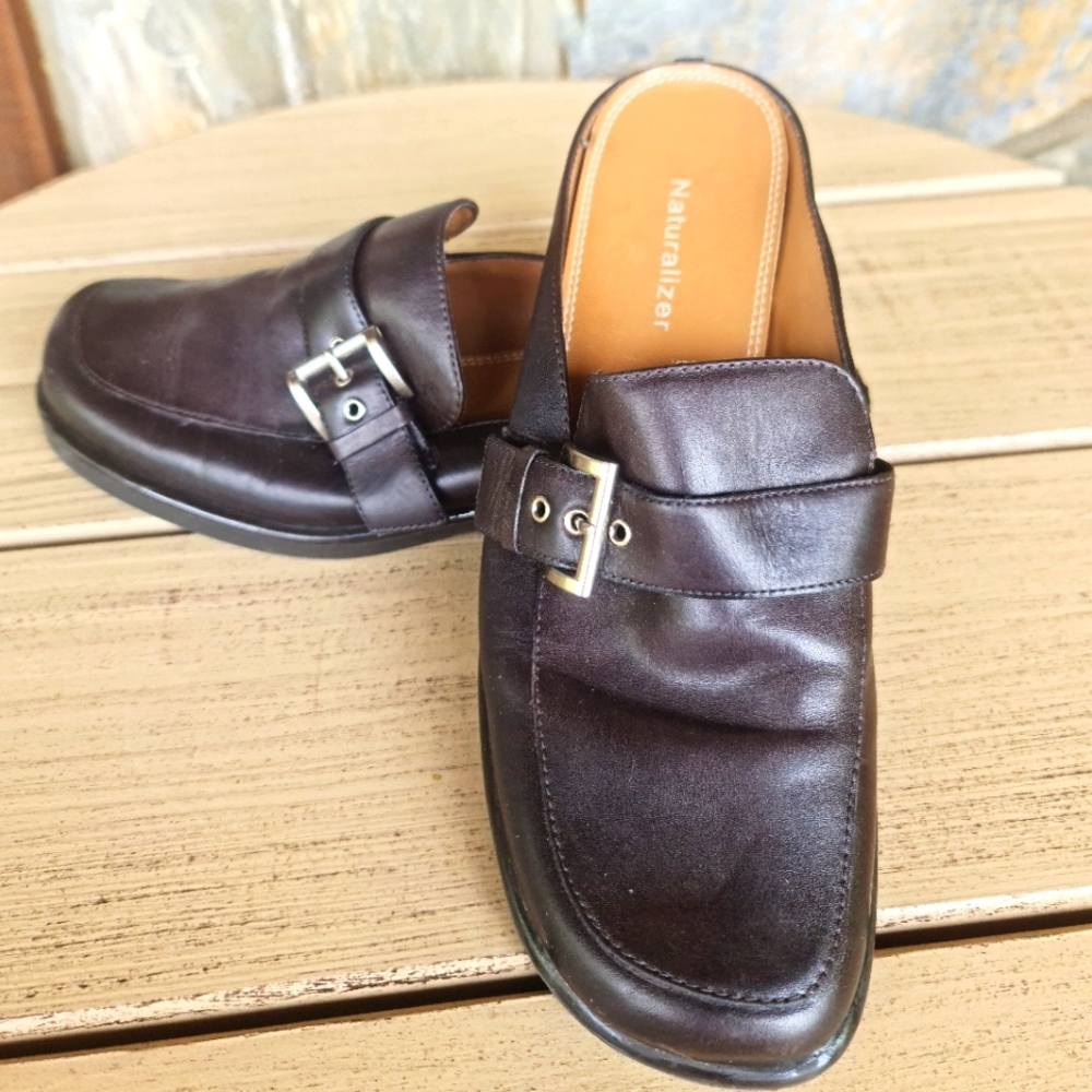Naturalizer NWOT Dark Brown Leather Mule Buckle Loafer Size 7 M